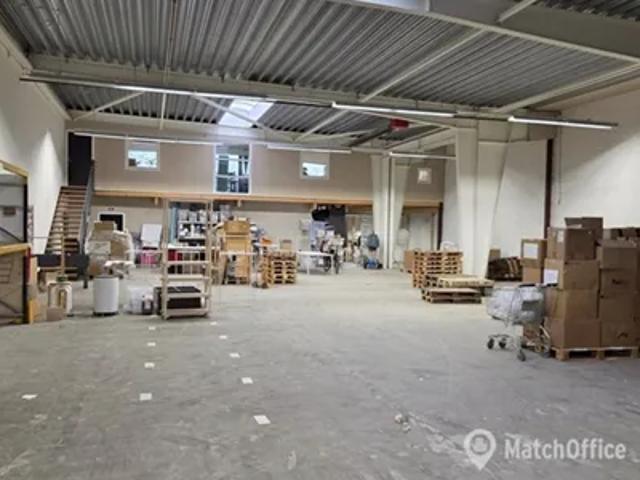 Lager med kontor udlejes