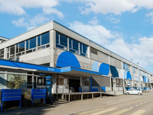 Lagerhalle im EG gut 4.6 m Deckenhöhe und 1'000 kg Bodenlast 1'441 m2 in Hombrechtikon