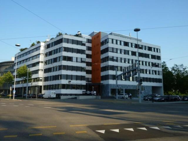 Grosser Lagerraum in Oerlikon mit Nasszelle und Garderobe