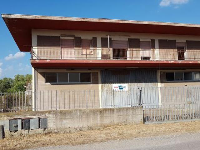 LAGHETTO | Capannone 2.000 mq | Terreno 3.000 mq