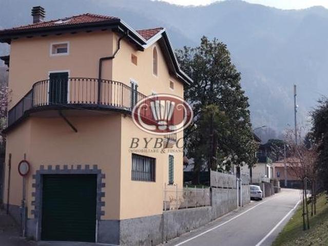 LAGO MAGGIORE CASTELVECCANA LOCALITA' CALDÈ Villa d'epoca completamente ristrutturata. Indipendente. Classe energetica A1
