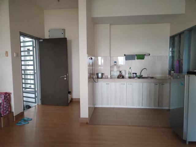 Lagoon Suite 900sft 2r2b reno and pf condo in Kota Kemuning
