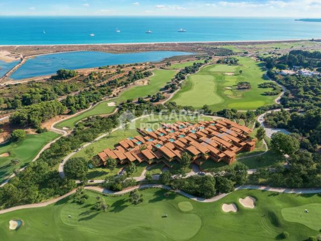 Lagos Algarve 104842835