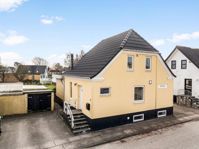 Lagotarvej 5, Farsø