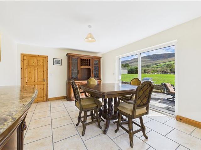 410,000 | Laharn South, Caherciveen, Kerry RE/MAX Property Specialists 4959 MyHome. Ie Residential