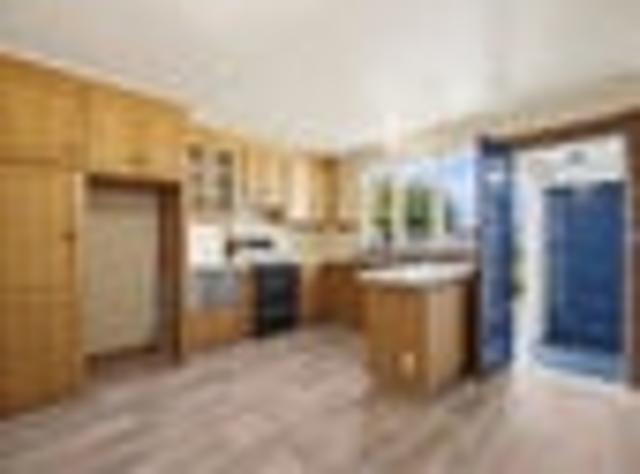 Spacious Sunny living with views