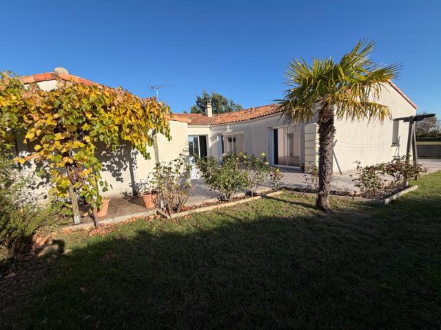 L'AIGUILLON SUR MER 85 QUARTIER RESIDENTIEL VILLA PLAIN PIED GRAND CONFORT AVEC GARAGE SUR 637M² CLOS