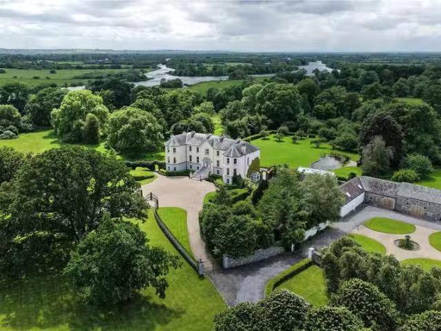 Lairakeen House, Banagher, Co Galway, R42DN24 is for sale