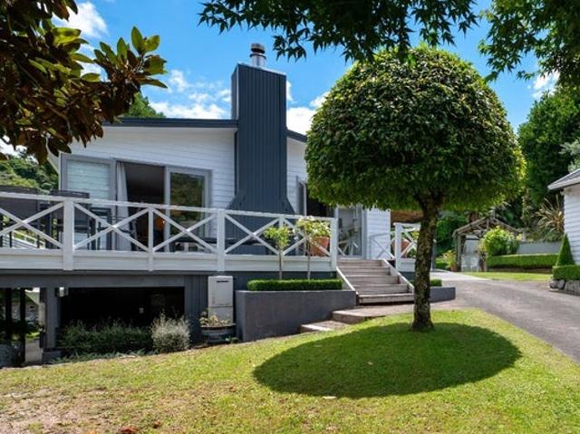 lake okareka, 4 bedrooms