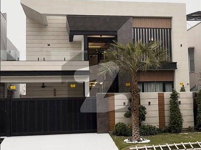 Lake City M3 1 Kanal Furnished House