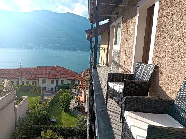 Lake Como Apartment with Balcony View