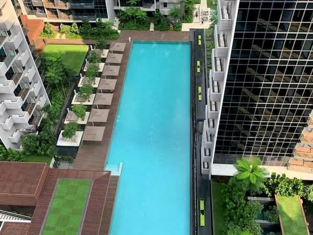 Lake Grande D22, Condominium