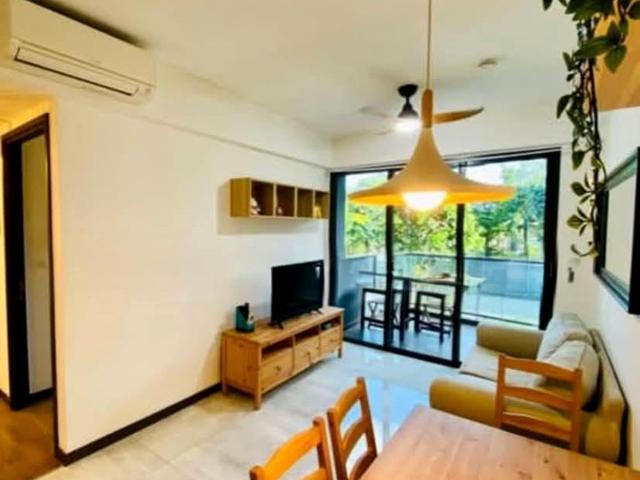 Lake Grande D22, Condominium