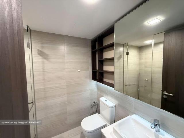 Lake Grande D22, Condominium