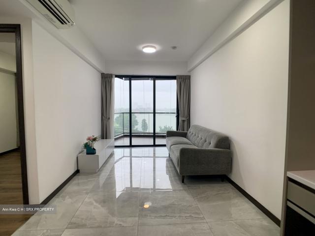 Lake Grande D22, Condominium