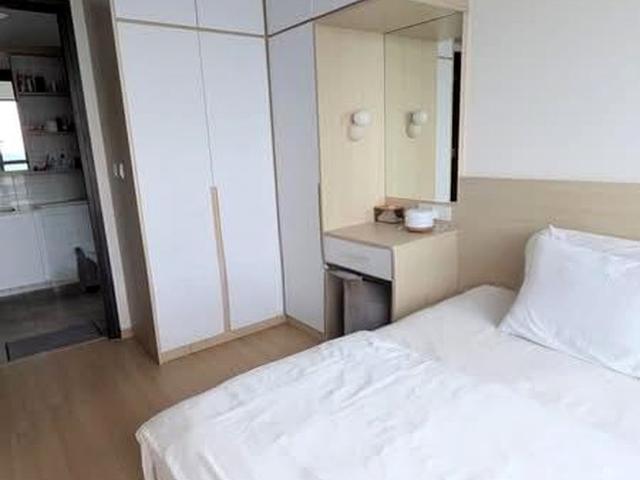 Lake Grande D22, Condominium