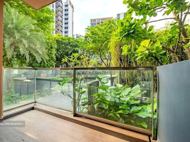 Lake Grande D22, Condominium