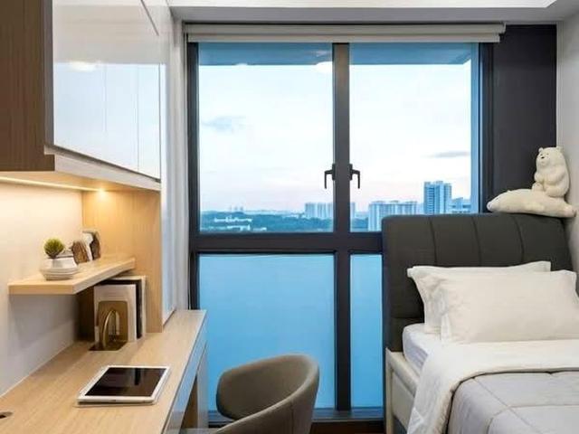 Lake Grande D22, Condominium