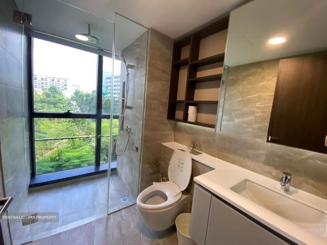 Lake Grande D22, Condominium