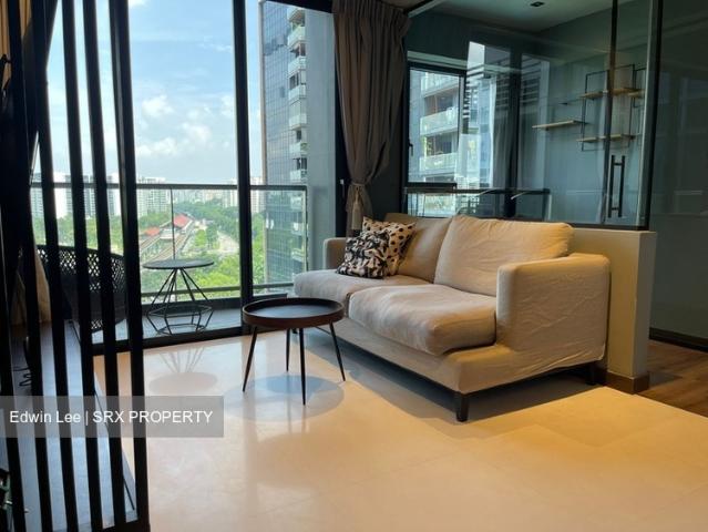 Lake Grande D22, Condominium