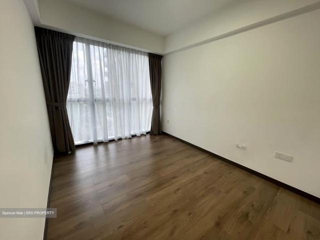 Lake Grande D22, Condominium