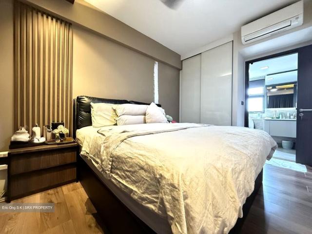 Lake Grande D22, Condominium