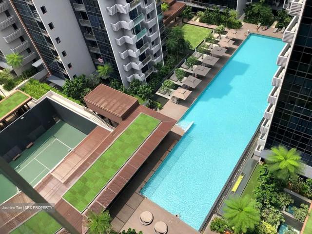 Lake Grande D22, Condominium