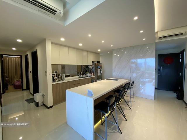Lake Life D22, Condominium