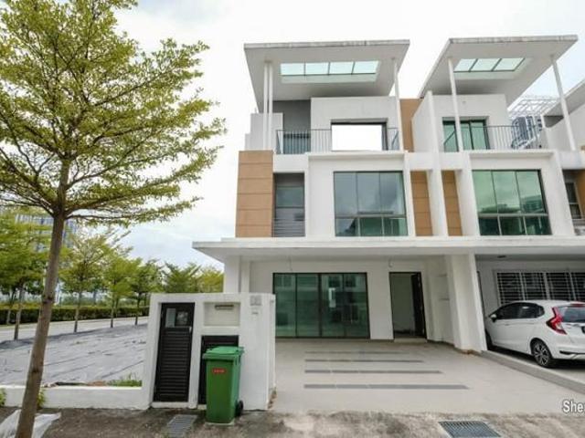 lake point residence cyberjaya 3 sty terrace house corner lot