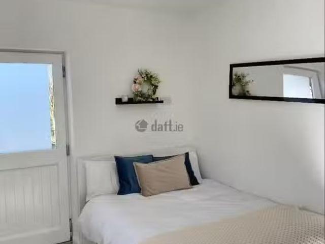 Lake Road, Cobh, Co. Cork is for rent