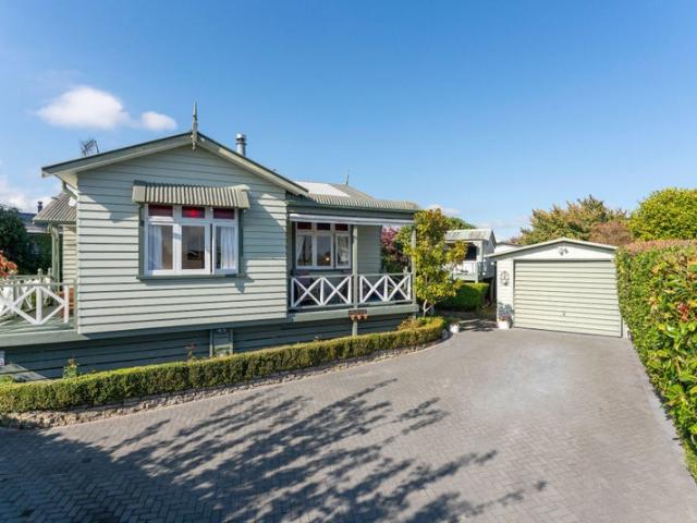 lake taupo, 3 bedrooms