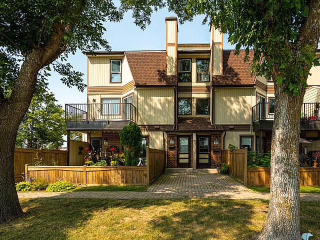 Lake View Condo In Richmond West
