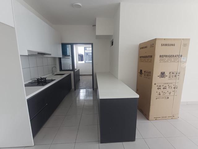 Lake View Living EIsland Residence Lake Haven Condo Puchong for Rent