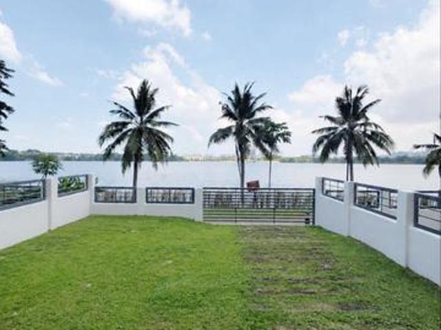 LAKE VIEW LUXURY TOWNHOUSE PUCHONG Ground Floor Rare Lake View