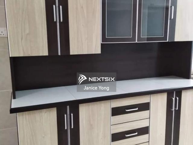 Lake View, Mature Neighbourhood, Walking Distance to Schools, Shops