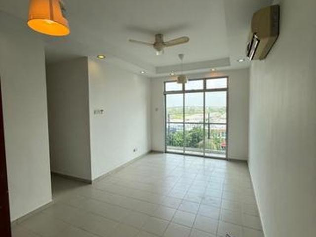 Lake view suite Taman Mount AustinApartmant FreeHold Can Full Loan