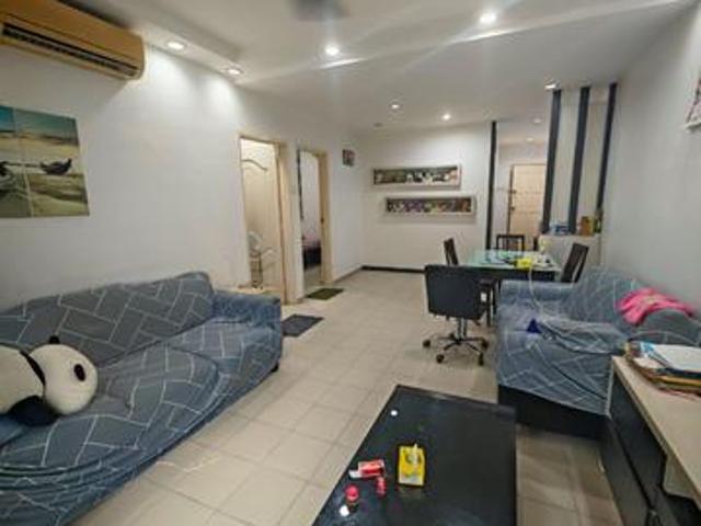 Lake View Suites Apartment for RENT Mount Austin setia daya