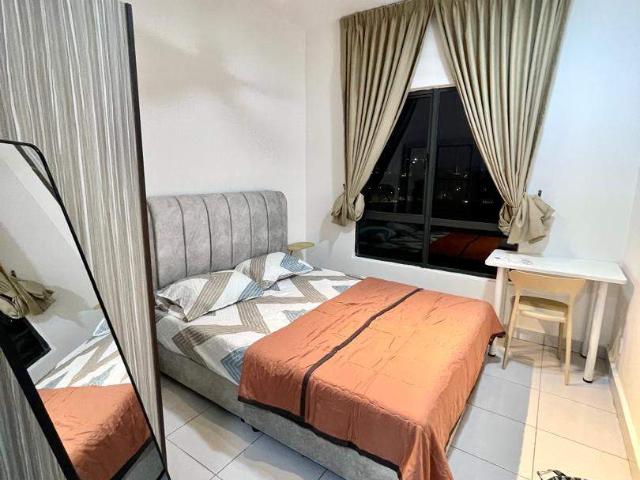 LAKE VIEW ROOM @ E ISLAND @ MALE/MIXED UNIT @ PUCHONG SOUTH CONDO FOR RENT