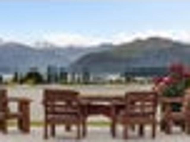Lake Views, Space & Serious Garaging