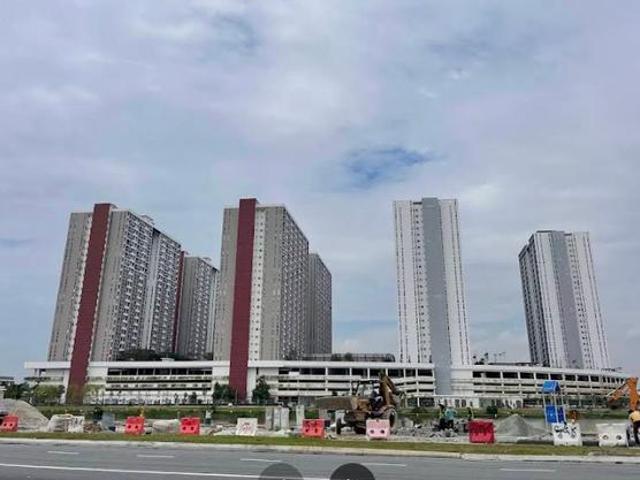 Lakefront Homes 1010sf Low Floor Persiaran Sepang Cyberjaya