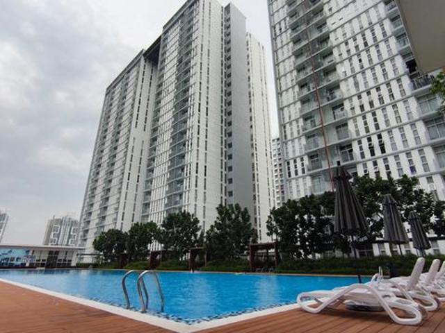 Lakefront Residence Cyberjaya with 3 Balcony