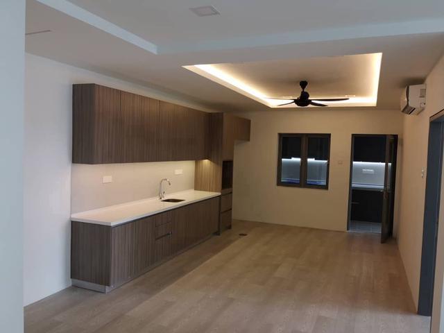 Lakefront Residence 3 bedroom semi furnished Cyberjaya Lakeview