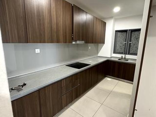 Lakefront Residence 3 Bedrooms FOR SALE Lakefront Below Market