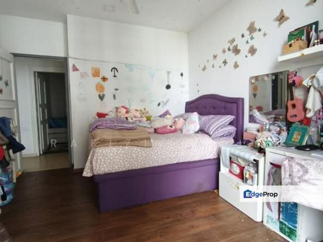 Lakefront Residence