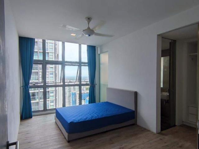 Lakefront Residences Private Bedroom for Rent