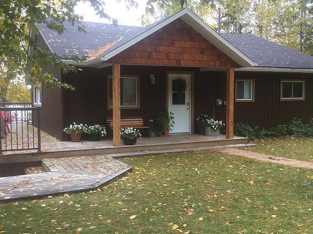 Lakefront Winterized/ 4 Seasons Furnished Cottage/ Bungalow