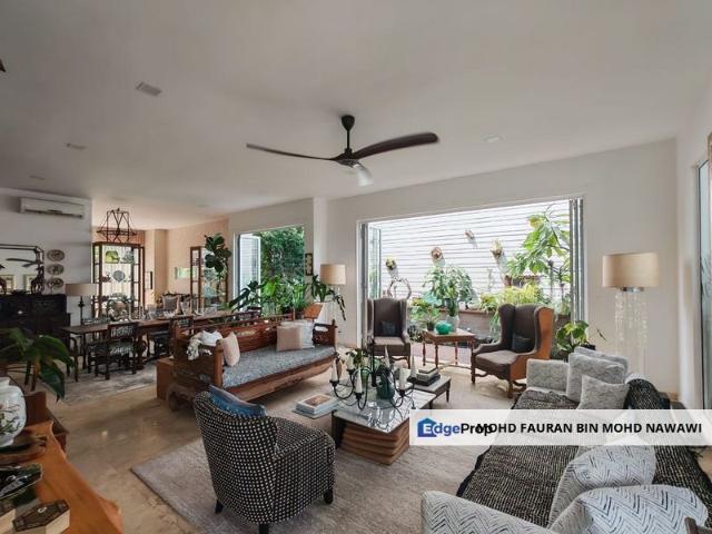 Lakefront Villa