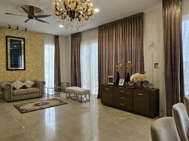 Lakefront Villa