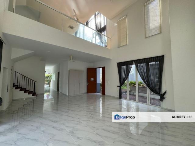 Lakefront Villa