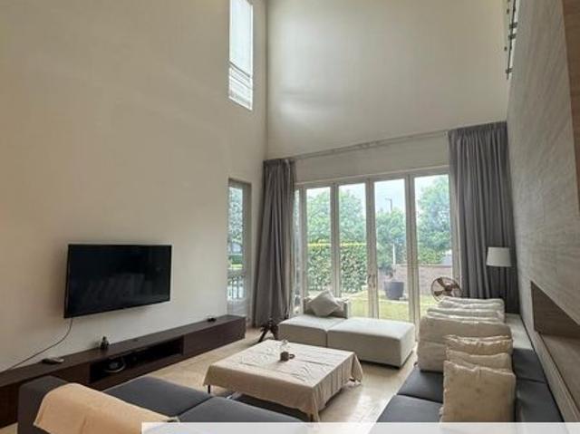 Lakefront Villa